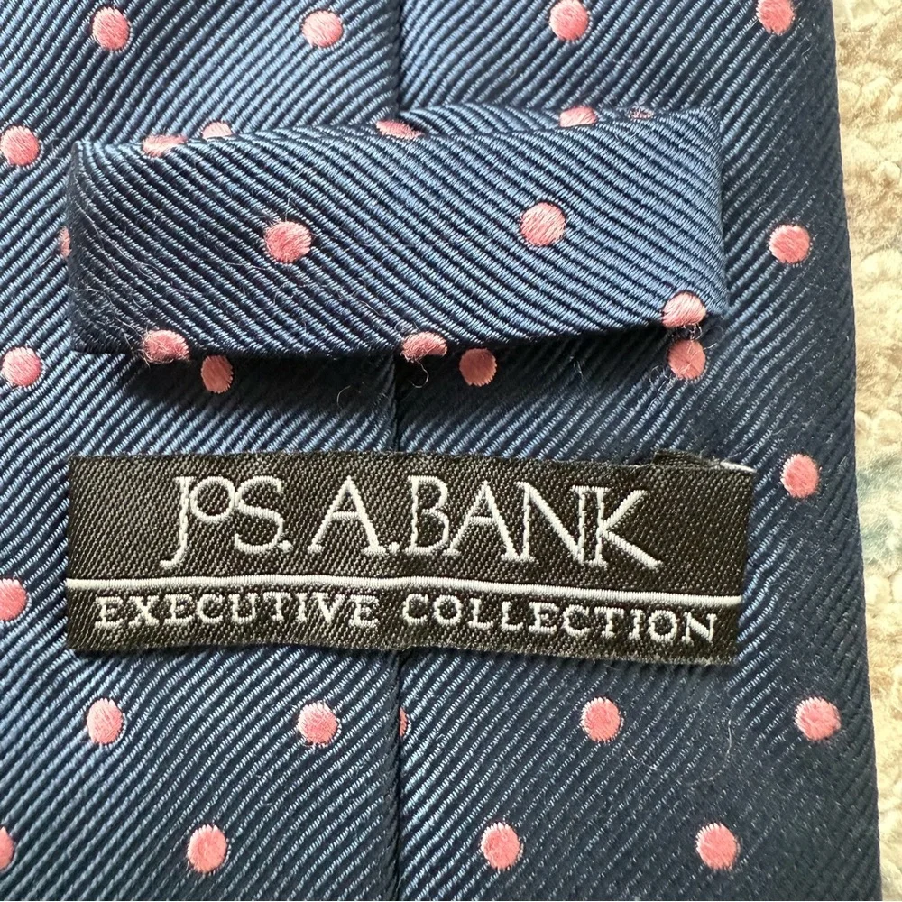 JOS. A. BANK Executive Collection‎ 100% Silk Navy Blue and Pink Polka Dot Tie